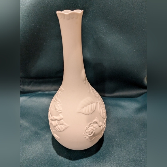 Kaiser Rose Vase in Mint Condition - Picture 2 of 5